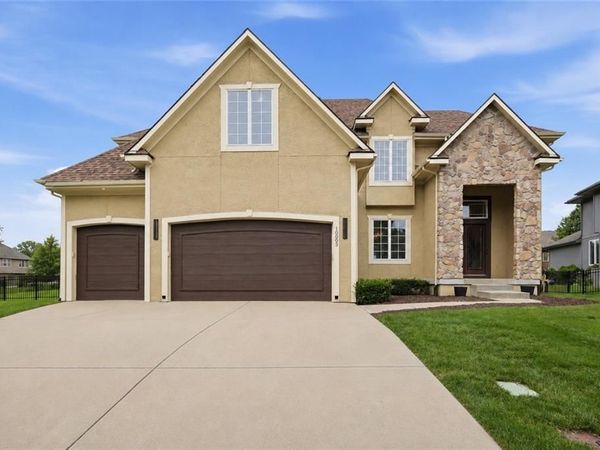 10903 W 163rd Terrace, Overland Park, KS 66221