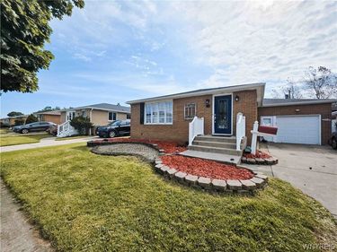 45 Fairelm Lane , Buffalo, NY 14227