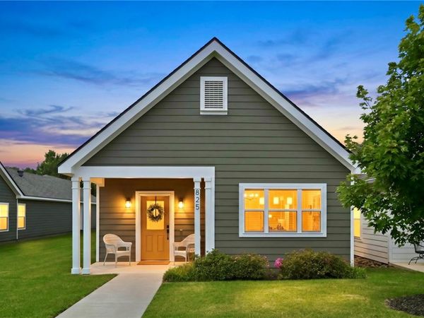 825 NE Heights Lane , Bentonville, AR 72712
