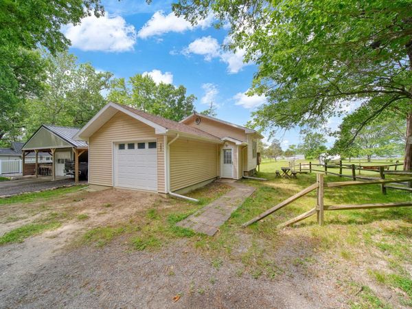 303 Cranberry Lake Road, Jackson, MI 49201