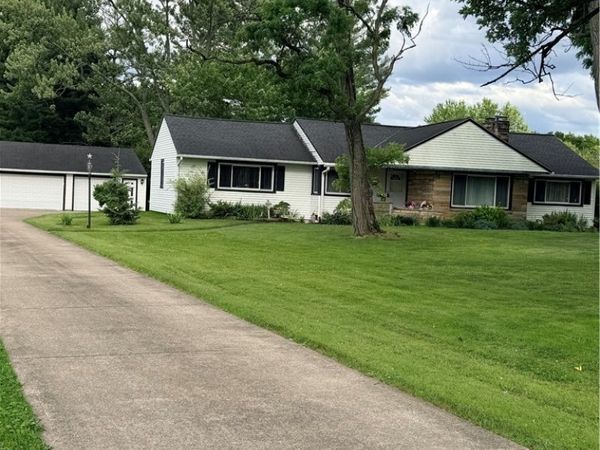 15381 Howe Road, Strongsville, OH 44136