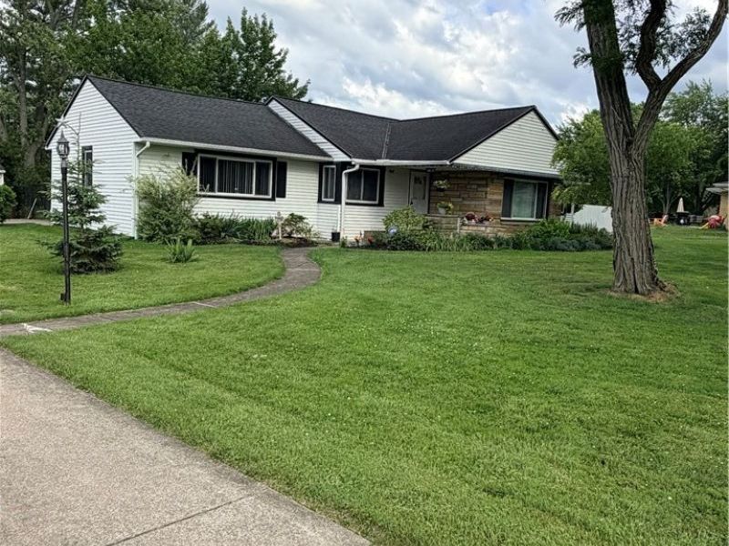 15381 Howe Road, Strongsville, OH 44136 Photo 2