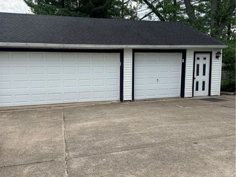 15381 Howe Road, Strongsville, OH 44136 Photo 3