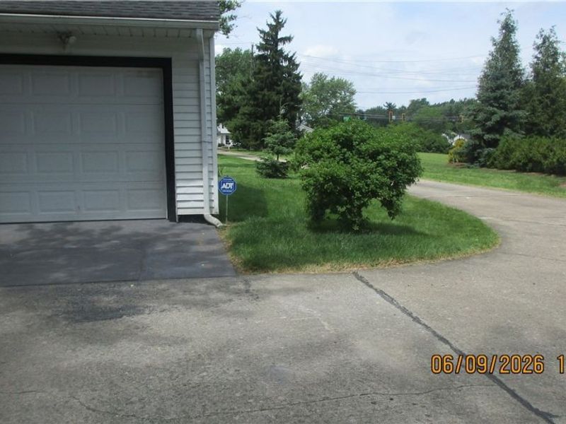 15381 Howe Road, Strongsville, OH 44136 Photo 4