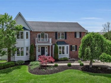 5856 Forest Creek Dr , East Amherst, NY 14051