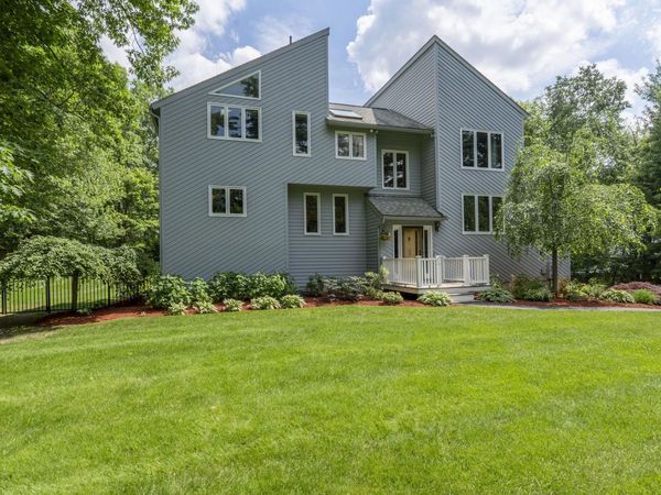 6 Summer Drive, Londonderry, NH 03053
