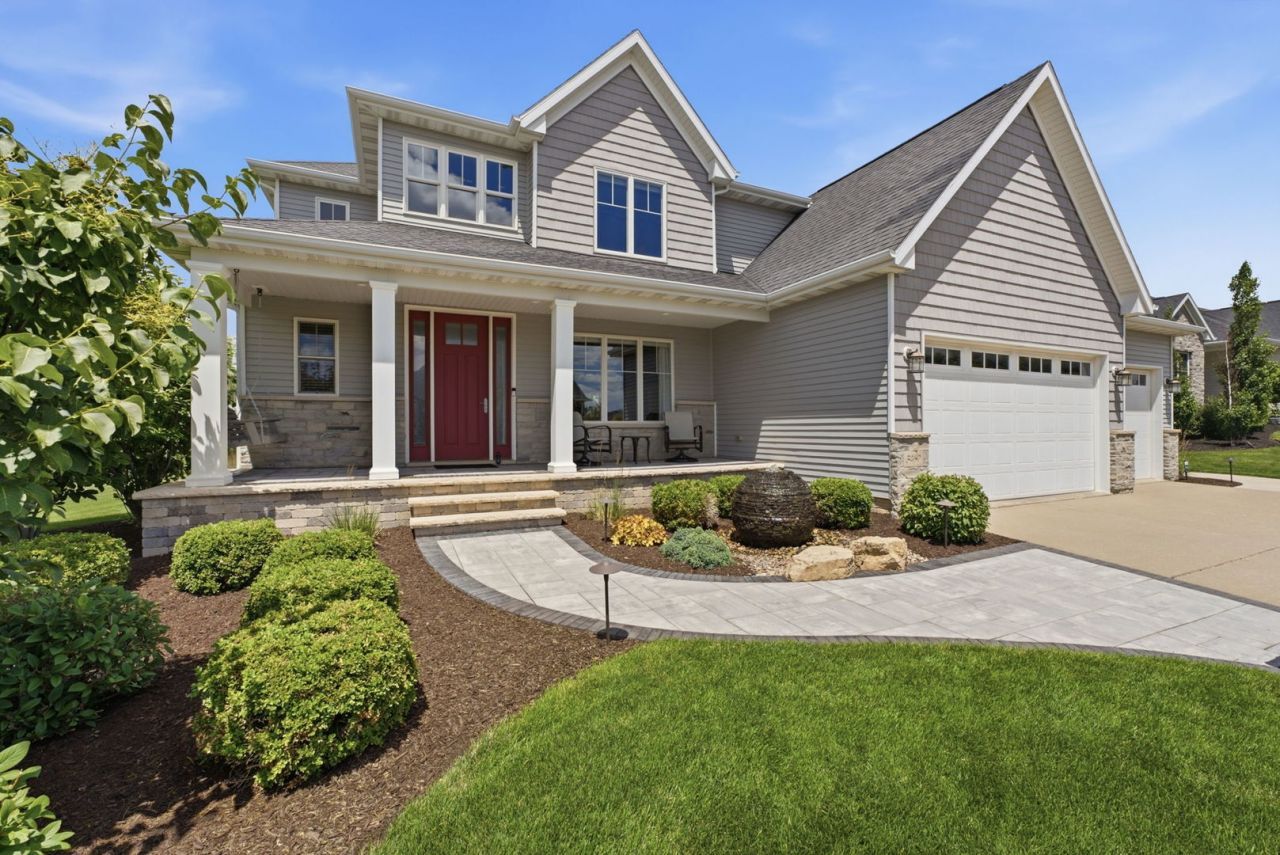 3460 Crow Lake Drive, Bettendorf, IA 52722 Main Photo