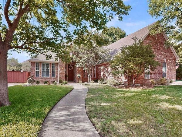 700 Salmon Run Court, Euless, TX 76039