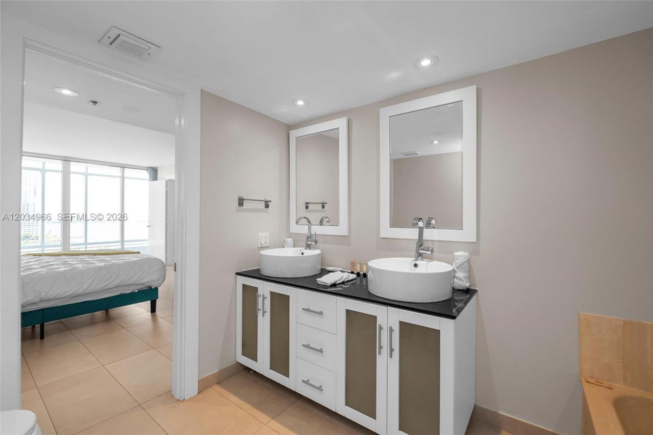 1717 N Bayshore Dr , Unit A-1740, Miami, FL 33132 Photo