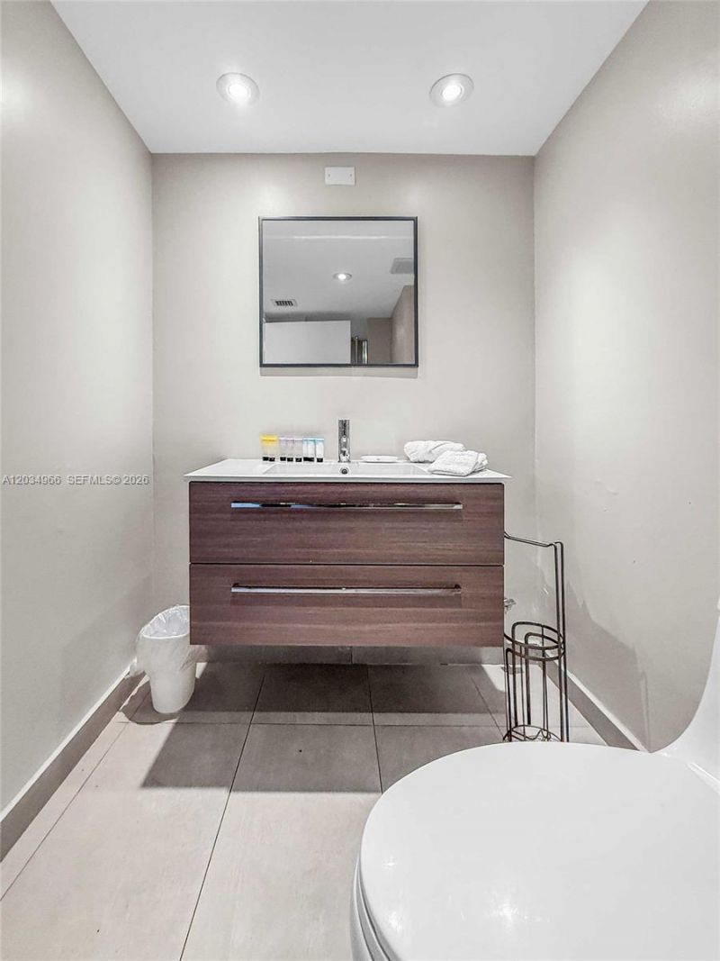 1717 N Bayshore Dr , Unit A-1740, Miami, FL 33132 Photo