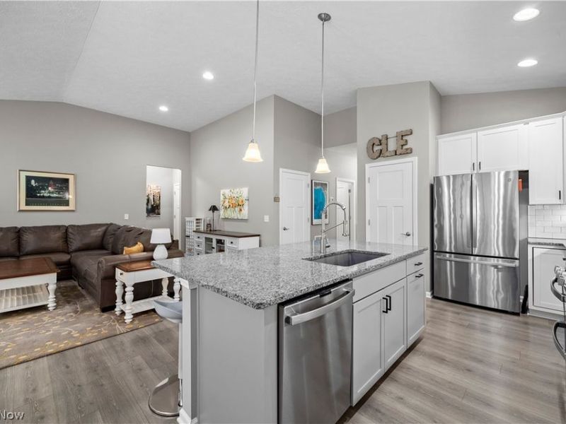 6560 Amber Way, North Ridgeville, OH 44039 Photo 2