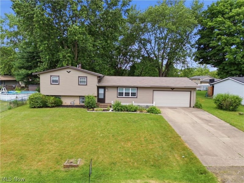 1819 Stonehenge Avenue NW, Massillon, OH 44646 Photo 1