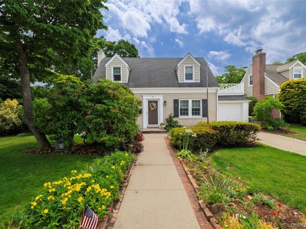21 Maple Street , Malverne, NY 11565