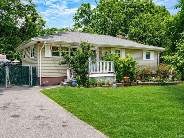 71 Pinewood Drive , Shirley, NY 11967