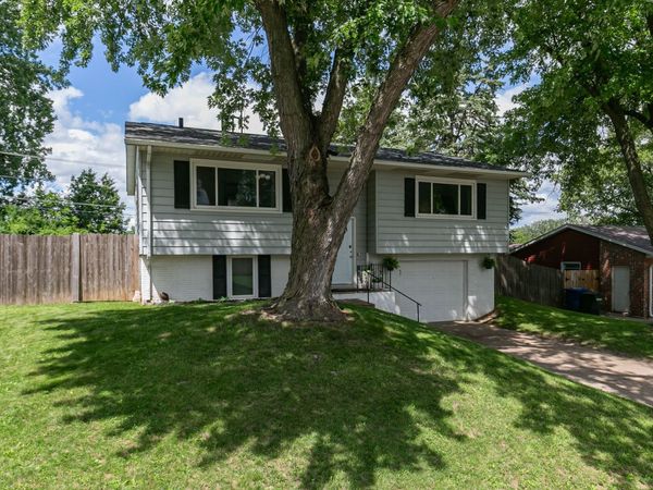 2912 E 35TH Street , Davenport, IA 52807