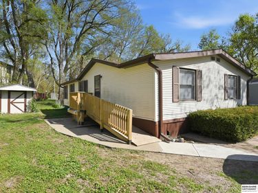 7631 N 101 Plaza, Omaha, NE 68122