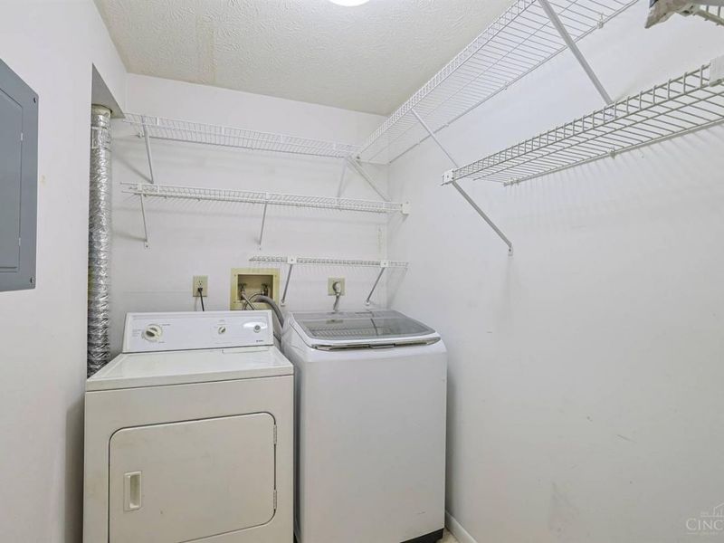 5984 Meadowcreek Drive, Unit 6, Miami Twp, OH 45150 Photo 21