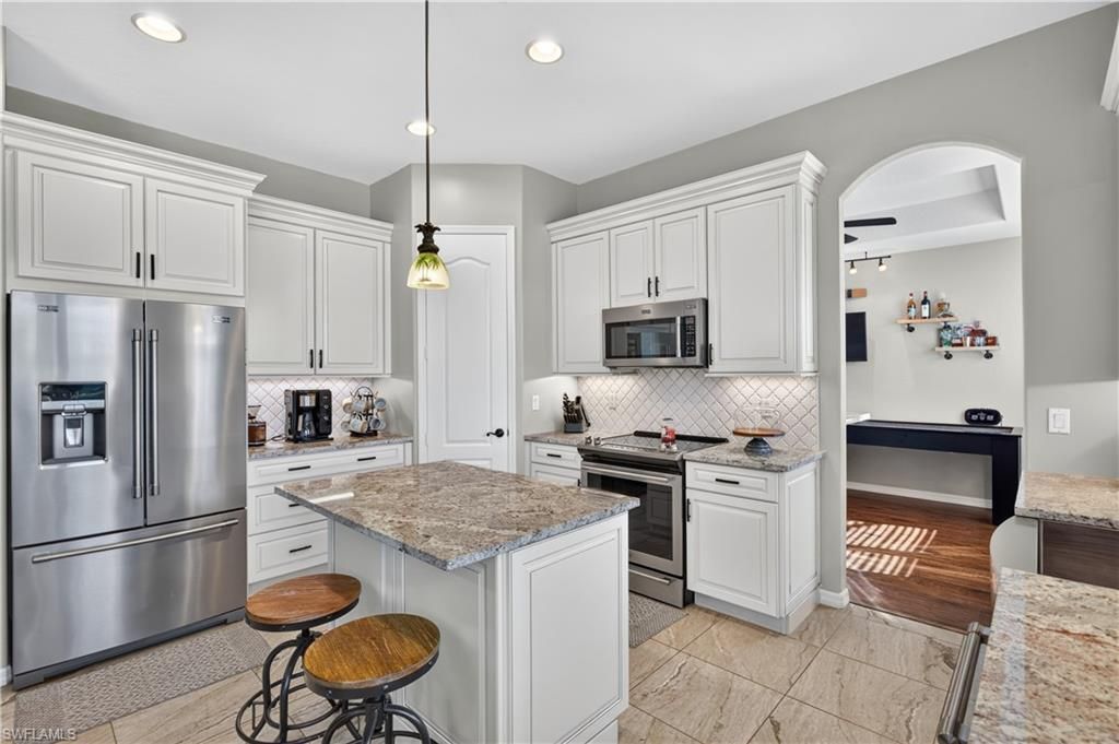 2659 Amber Lake Dr, Cape Coral, FL 33909 Photo