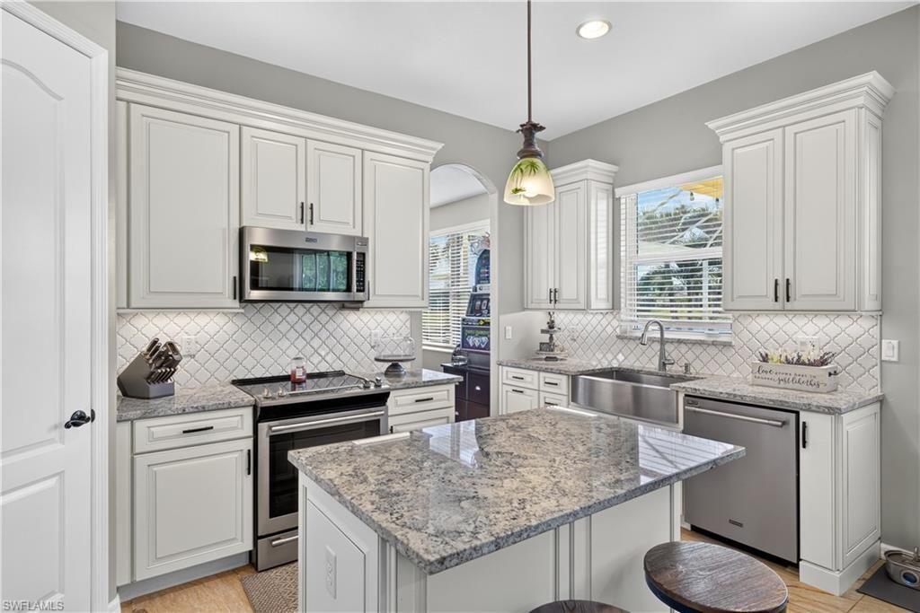 2659 Amber Lake Dr, Cape Coral, FL 33909 Photo
