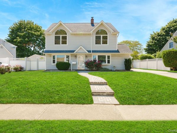 130 Coach Lane , Levittown, NY 11756