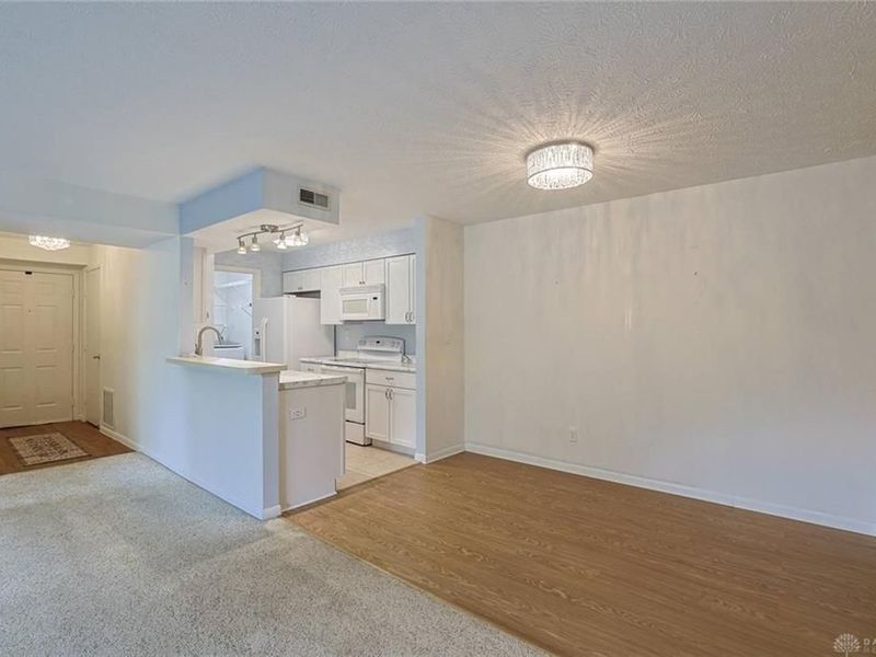 5984 Meadow Creek Drive, Unit 6, Miami Township, OH 45150 Photo 9