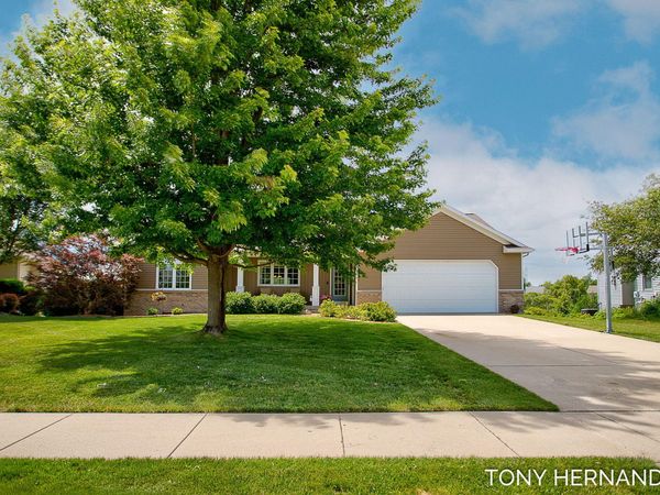 6099 SheldonOak Drive, Hudsonville, MI 49426