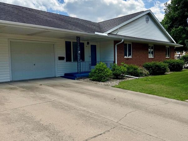 102 4Th Avenue NE, Clarion, IA 50525