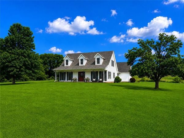 8700 S Corn Cemetery Road, Oak Grove, MO 64075