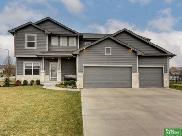 19480 Willow Circle, Gretna, NE 68028