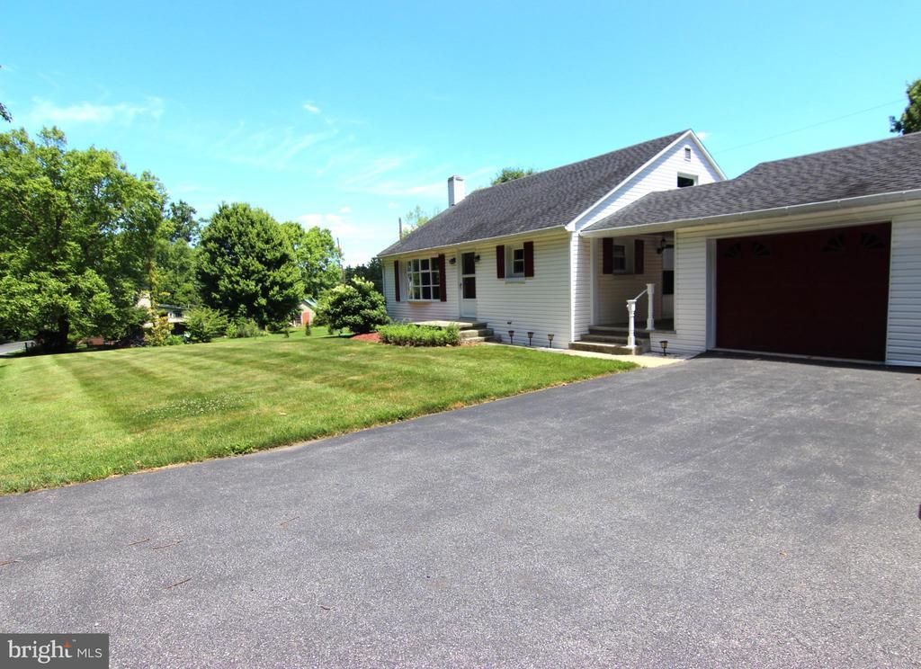 151 DOGWOOD DRIVE , ALBURTIS, PA 18011