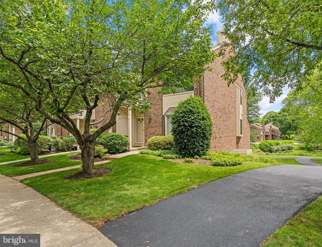 10 ELAN LANE, CHESTERBROOK, PA 19087