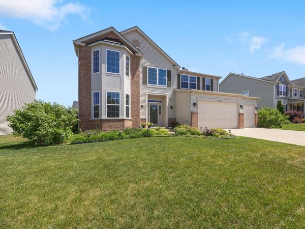 325 Forest Trail , South Elgin, IL 60177