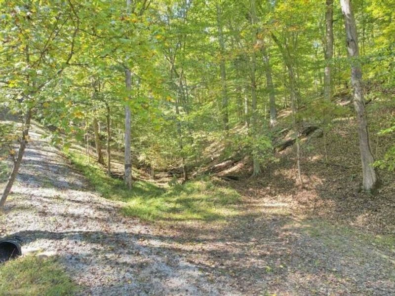 1832 Piegan Court , Logan, OH 43138 Photo 9