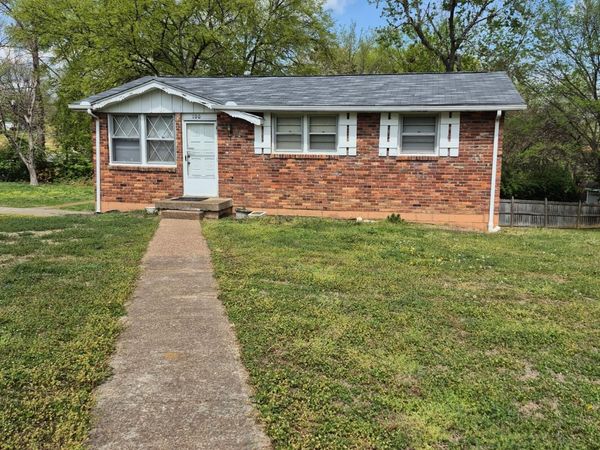 100 Curtiswood Dr , Hendersonville, TN 37075