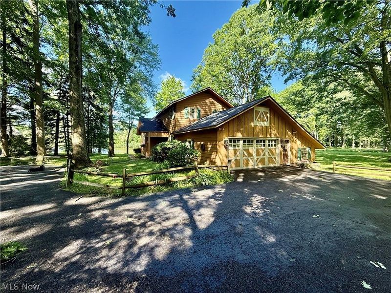 17956 Elliott Drive , Chagrin Falls, OH 44023 Photo 4