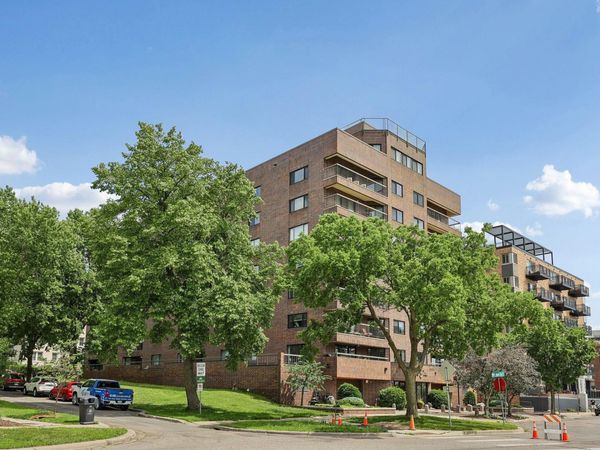 2885 Knox Avenue S, Unit 707, Minneapolis, MN 55408