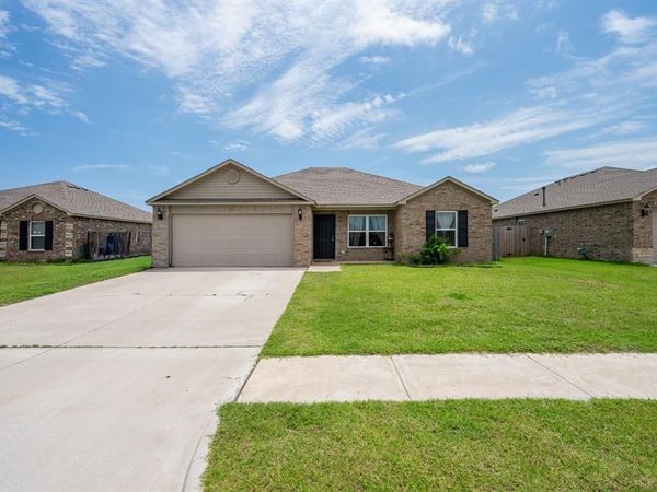 512 SE 5th Street, Newcastle, OK 73065