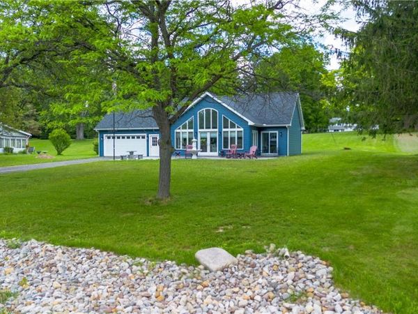 714 White Springs Dr , Geneva, NY 14456