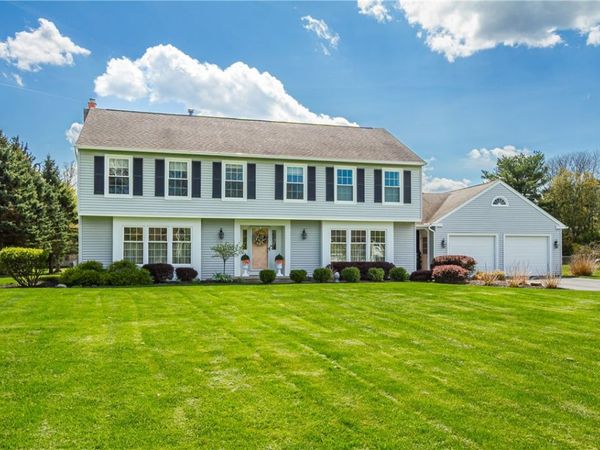 10 Fenimore Drive, Pittsford, NY 14534