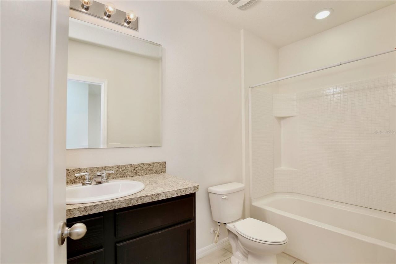 3520 Seneca Club Loop, Unit 51-102, Orlando, FL 32808 Photo