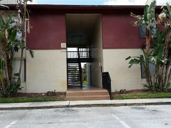 3832 N LAKE DRIVE , Unit 116, TAMPA, FL 33614