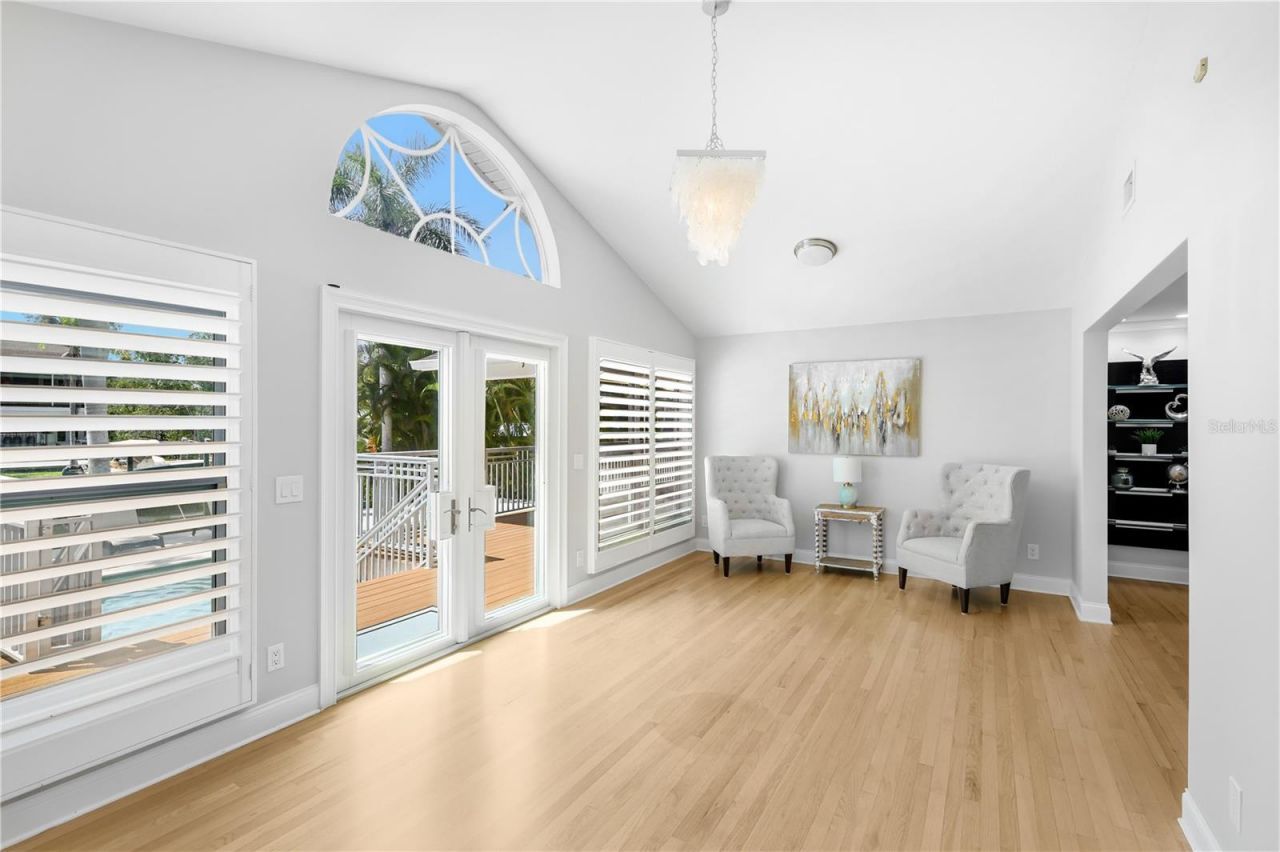 662 Apalachee Circle Ne, Saint Petersburg, FL 33702 Photo