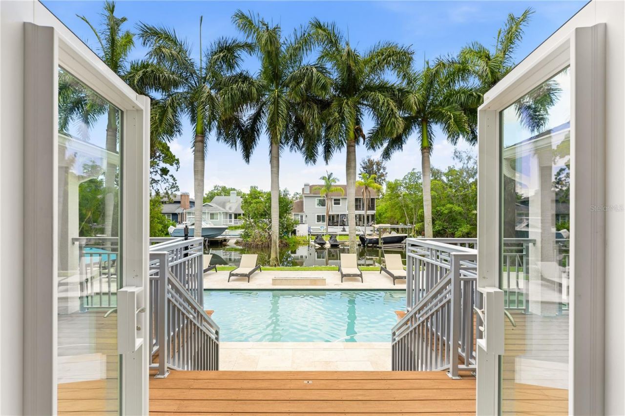 662 Apalachee Circle Ne, Saint Petersburg, FL 33702 Photo