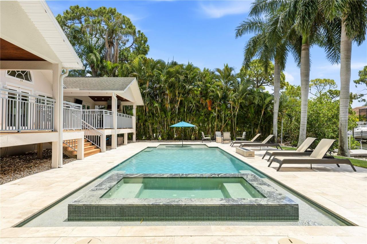 662 Apalachee Circle Ne, Saint Petersburg, FL 33702 Photo