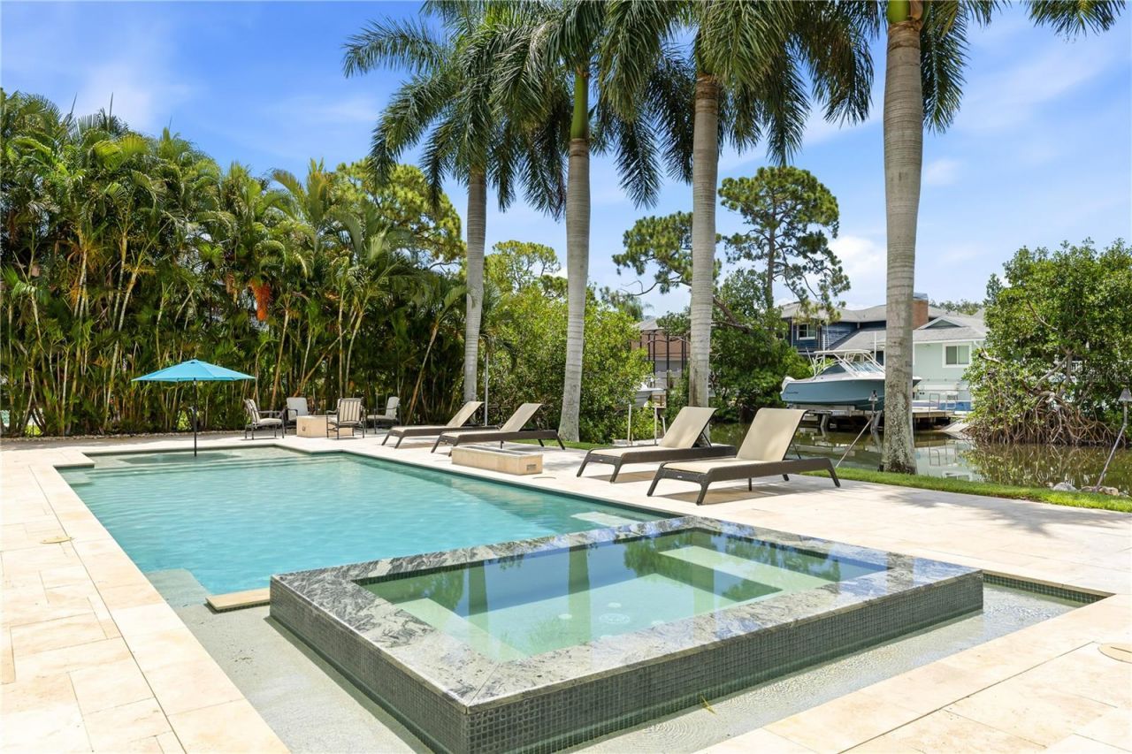 662 Apalachee Circle Ne, Saint Petersburg, FL 33702 Photo