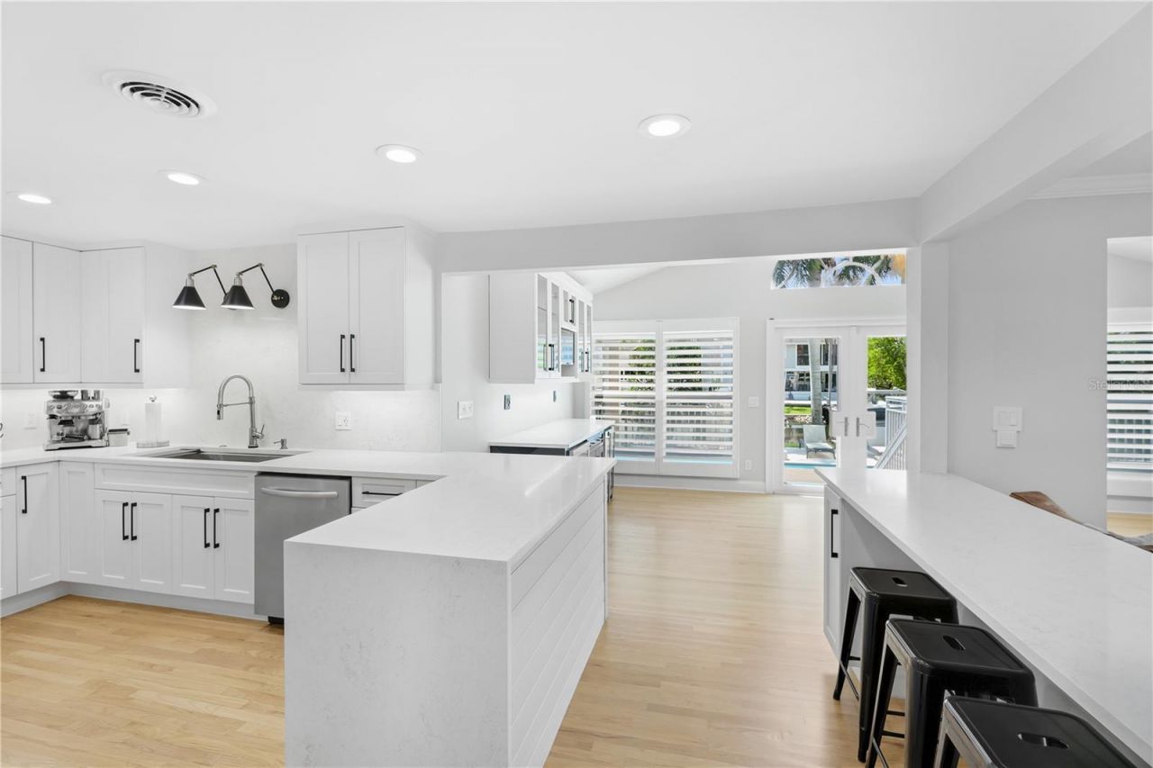 662 Apalachee Circle Ne, Saint Petersburg, FL 33702 Photo