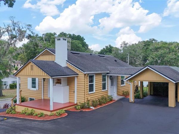 102 N CLAYTON STREET, MOUNT DORA, FL 32757