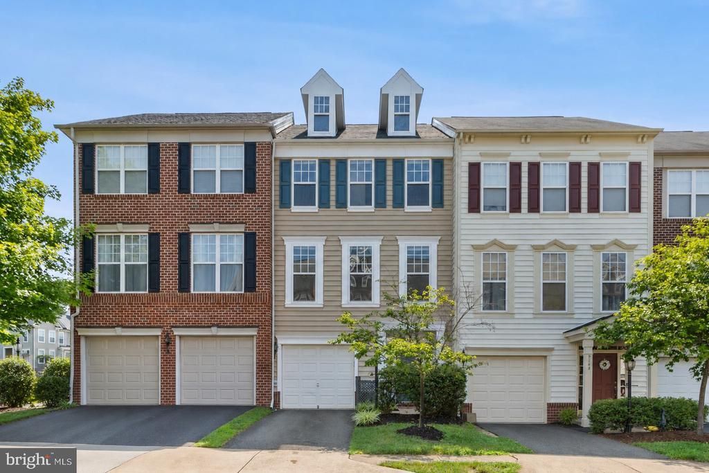 9147 Ribbon Falls Loop, Bristow, VA 20136 Main Photo