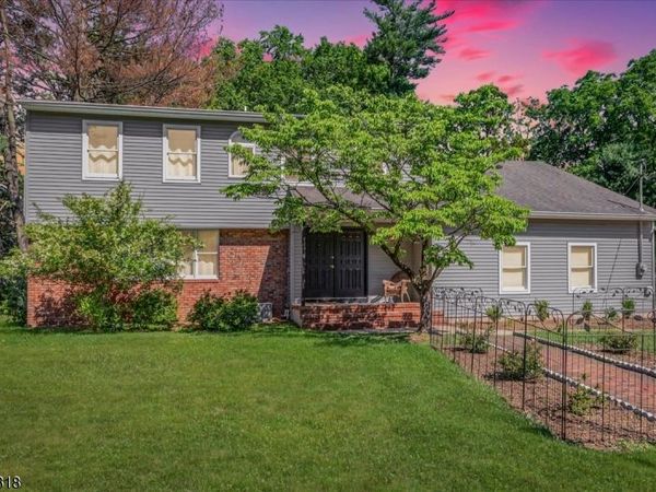 2 Abbott Ct, Edison, NJ 08820