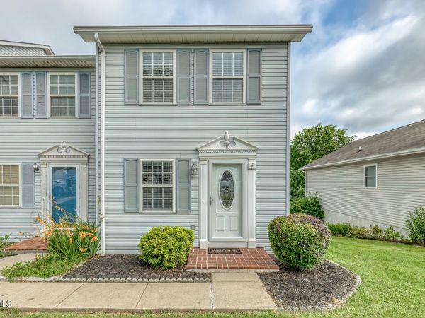 219 Hunter Hills Circle, Unit 10, Bristol, TN 37620